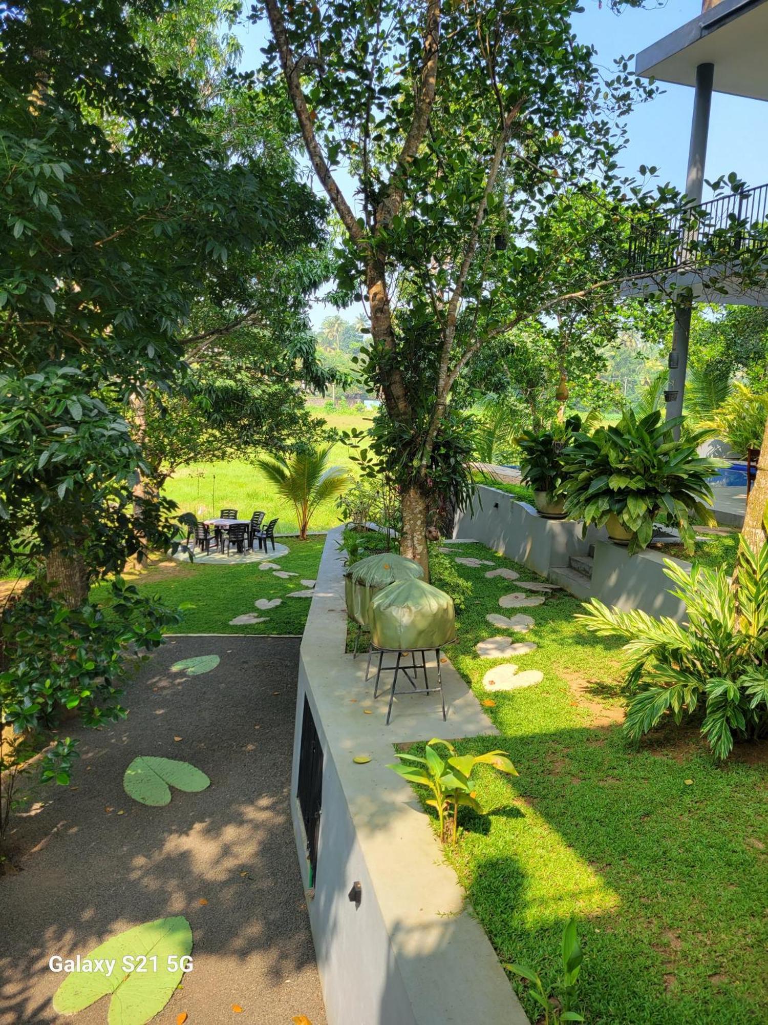 Barefoot Bungalow Hikka Hikkaduwa Kültér fotó